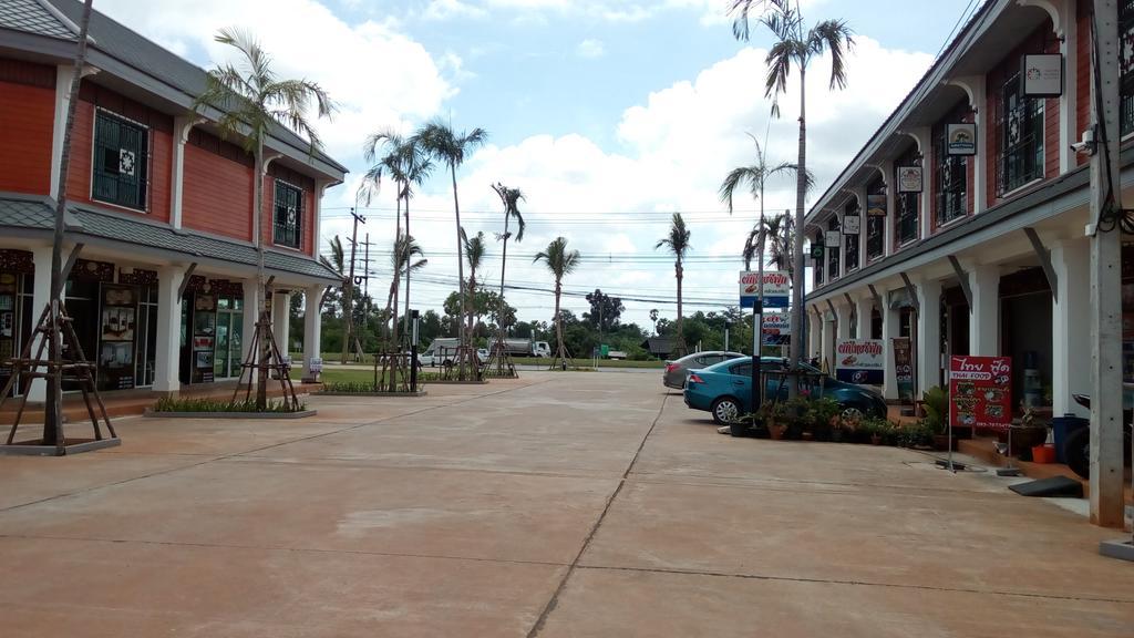 Suratthani Airport Campsite Σούρατ Τανί Εξωτερικό φωτογραφία